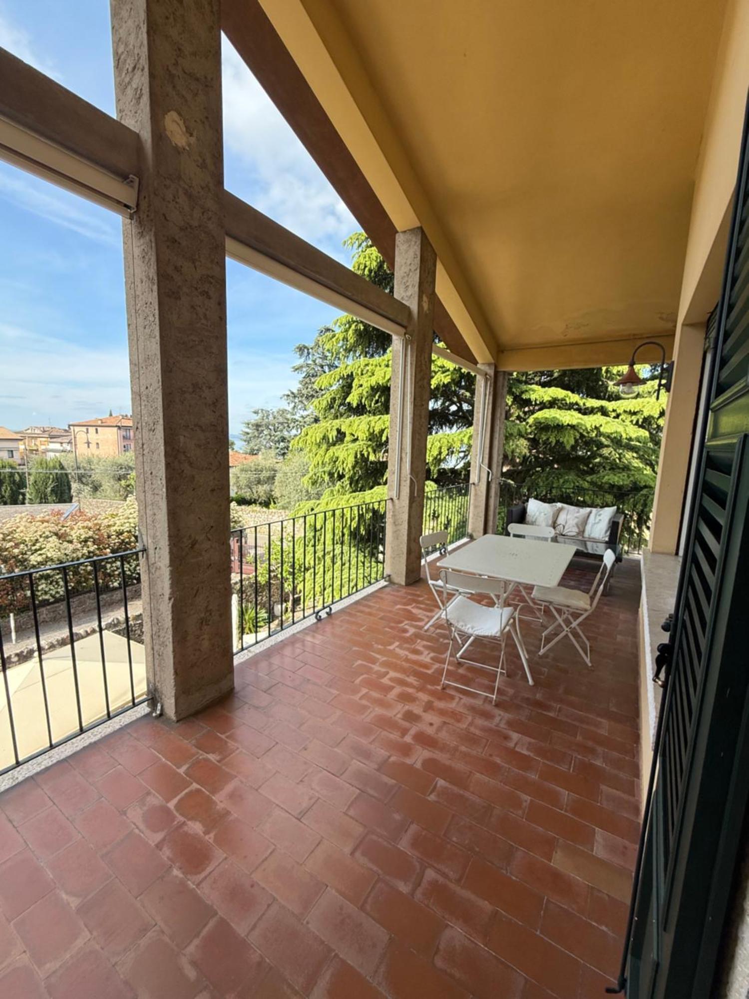 Residenza Le Logge Aparthotel Torri Del Benaco Exterior foto