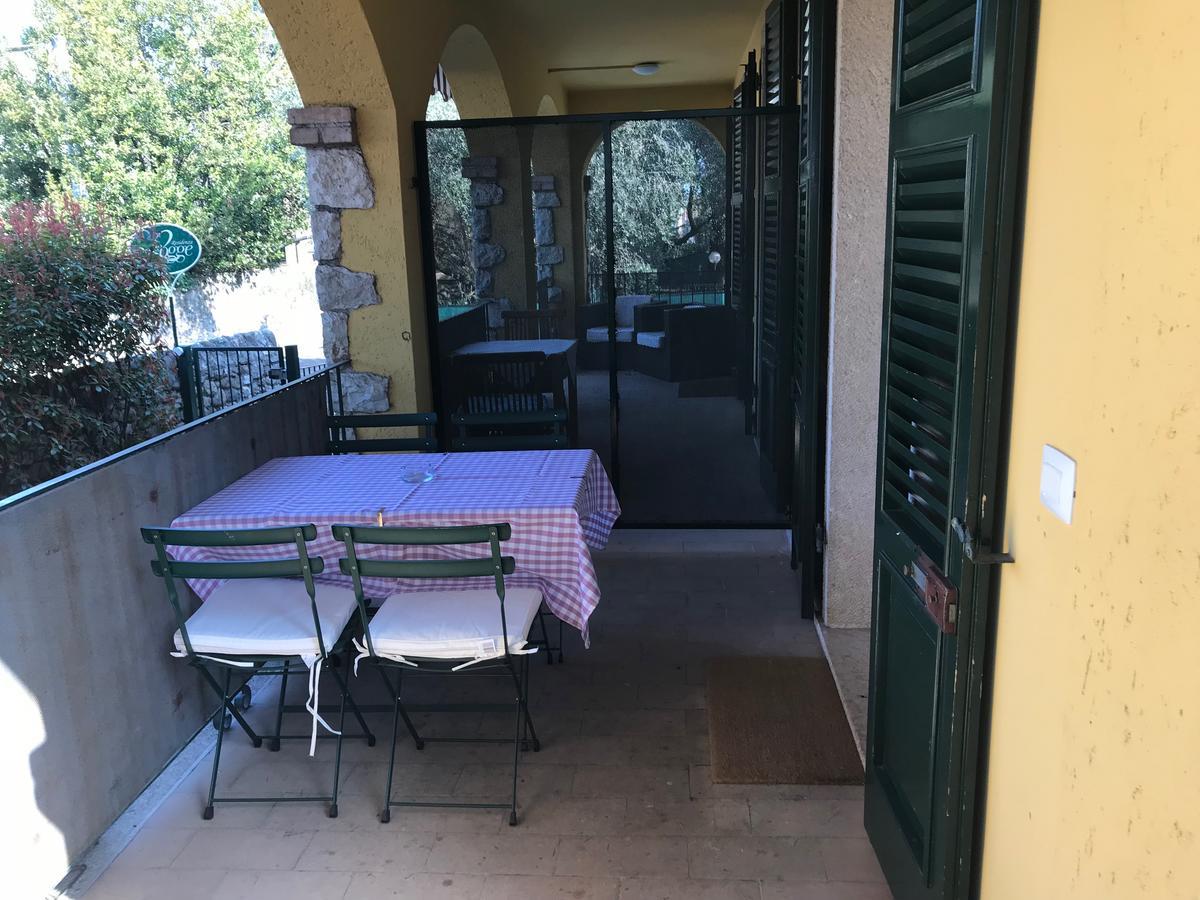 Residenza Le Logge Aparthotel Torri Del Benaco Exterior foto