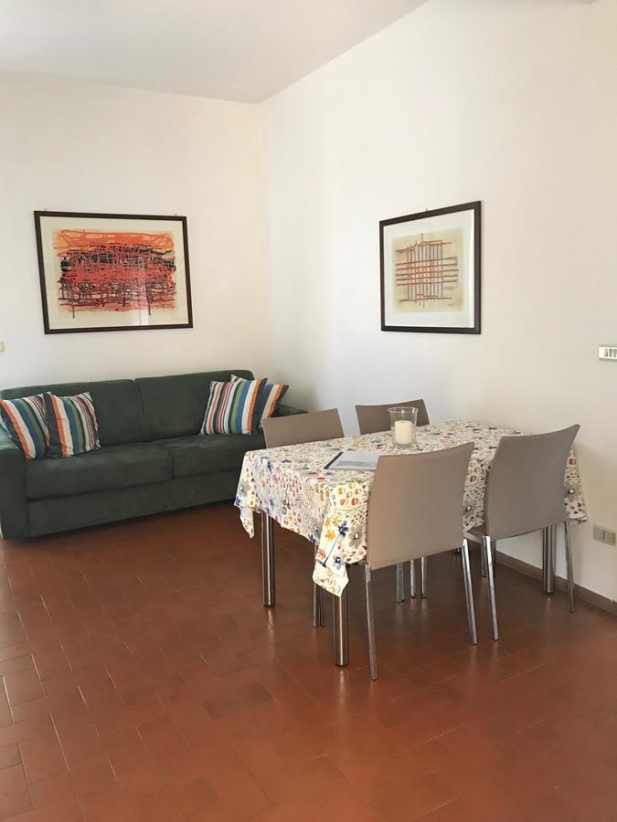 Residenza Le Logge Aparthotel Torri Del Benaco Exterior foto